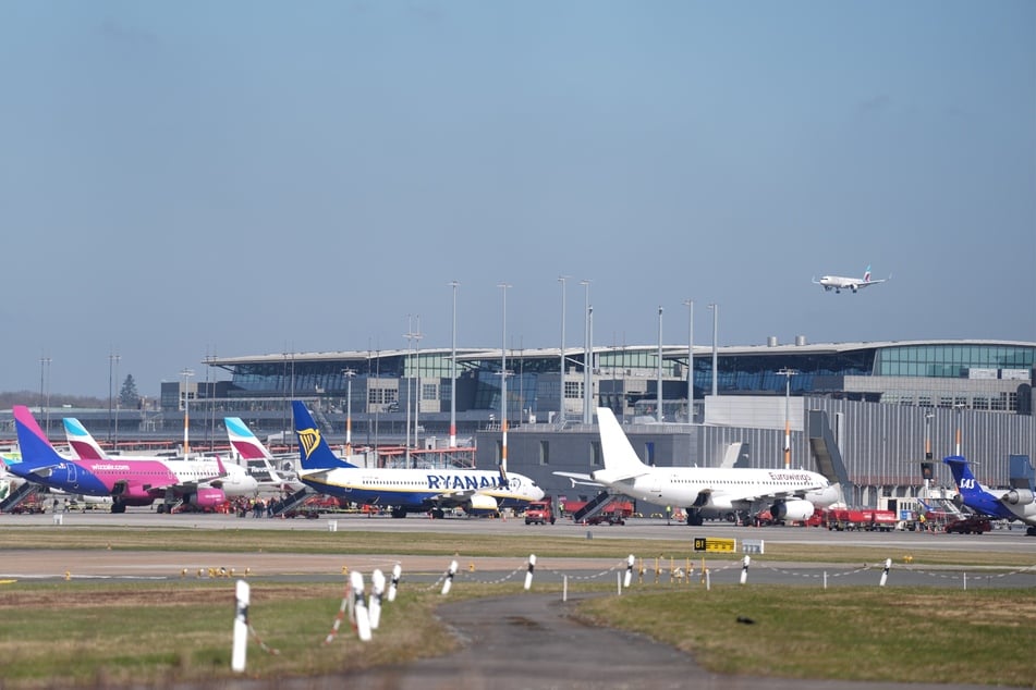 Das Risiko einer Malaria-Infektion für Beschäftigte am Hamburger Flughafen werde als gering eingestuft. (Archivfoto)