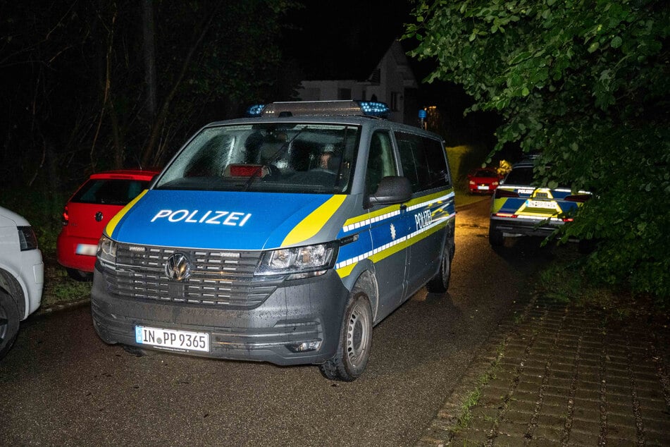 Seit Freitagabend fahndet die Polizei nach dem flüchtigen Täter.