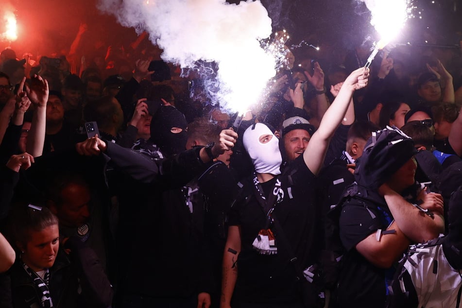 Meisterfeier schlägt in Gewalt um: Fans und Polizei geraten aneinander, mehrere Verletzte
