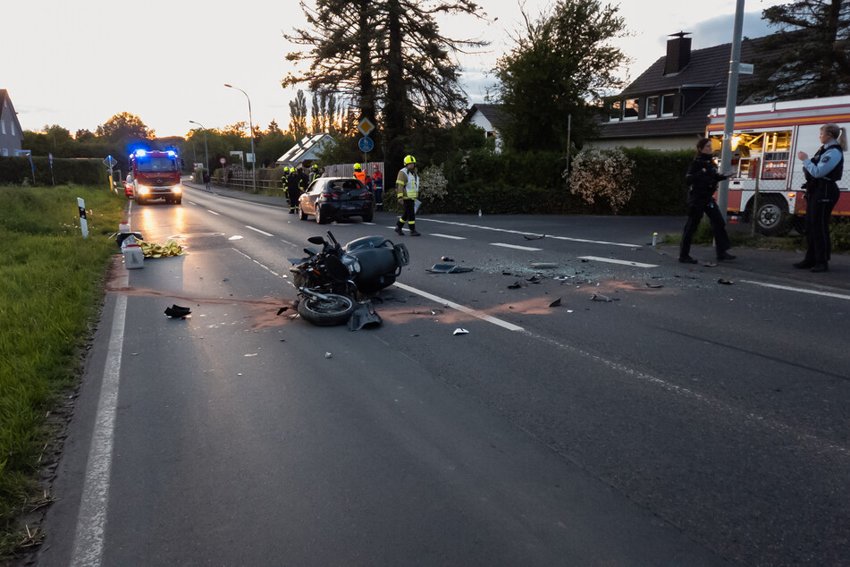 Die Fraunhoferstraße in Wachtberg blieb während der Unfallaufnahme für mehrere Stunden gesperrt.