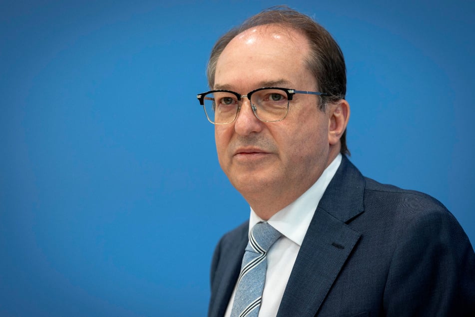Will zehn Mrd. Euro in den Katastrophenschutz stecken: Bundesinnenminister Alexander Dobrindt (55, CS).