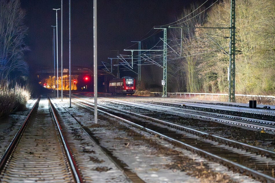 Die Bahnstrecke war für den Regionalverkehr komplett gesperrt.