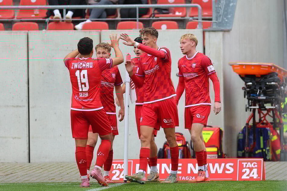 Torjubel nach dem 1:0 für Zwickau.
