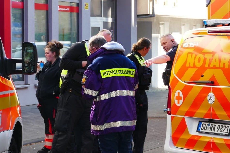 Notfallseelsorger kümmern sich am Unfallort um Angehörige und Augenzeugen.