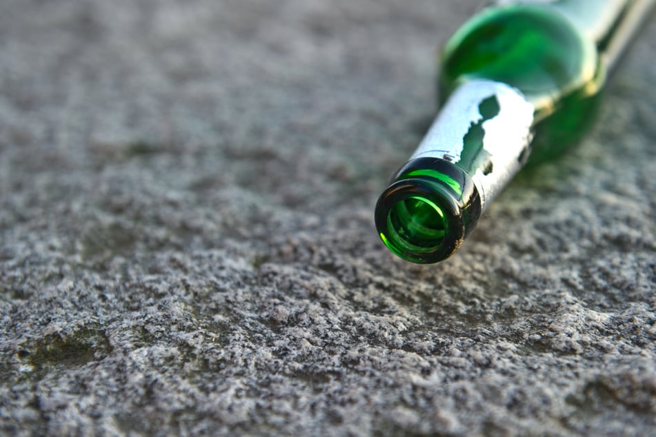 Die Frau flüchtete mit ihrer Beute - einer Flasche Bier. (Symbolbild)