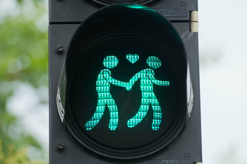 Die Grundidee kam aus Österreich und wurde von vielen Städten kopiert. In München steht nun fest: Homosexuelle Ampel-Piktogramme dürfen bleiben.