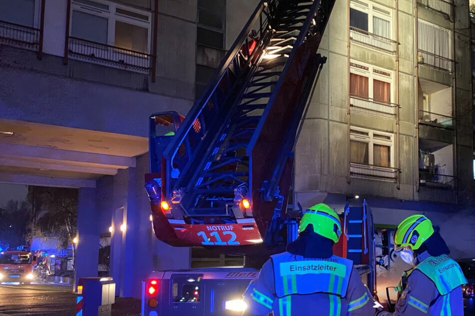 Berlin: Brennender Keller in Wedding: Feuerwehr muss Menschen retten