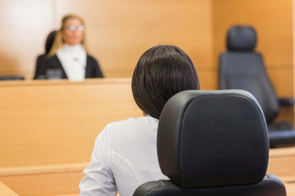 Die 28-Jährige steht vor Gericht, weil sie ihre fünf Kinder getötet haben soll. Sie leugnet die Tat - und klagt ihren Vater des Missbrauchs an. (Symbolbild)
