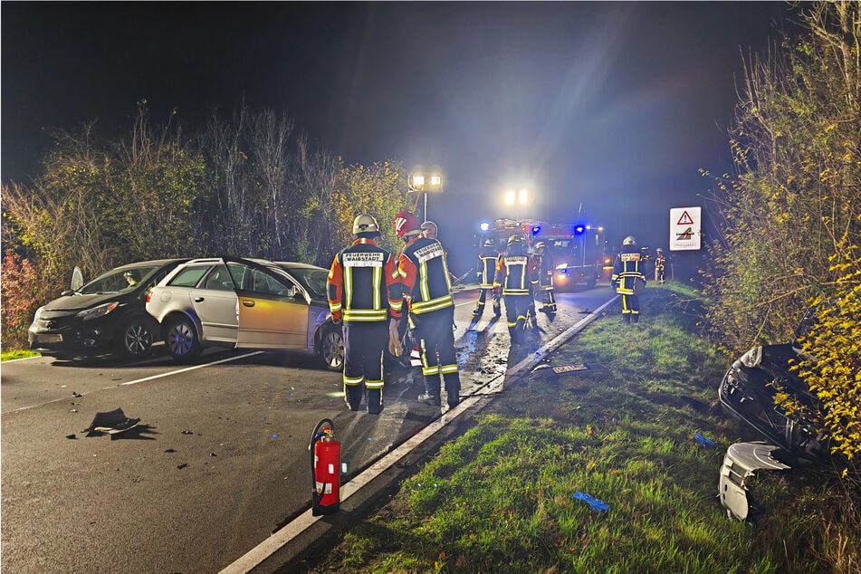 Vier Personen wurden verletzt.