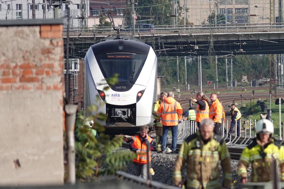 Dresden: Bahnstrecke in Dresden nach Feuerwehr-Einsatz wieder freigegeben