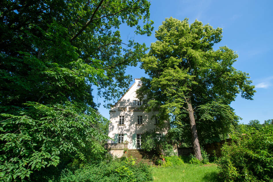 Verwunschen liegt das Schloss im Helfenberger Grund.