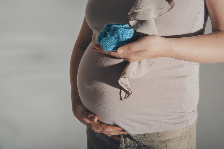 Mit einem Silikonbabybauch führte sie ihren Partner und dessen Familie monatelang in die Irre.