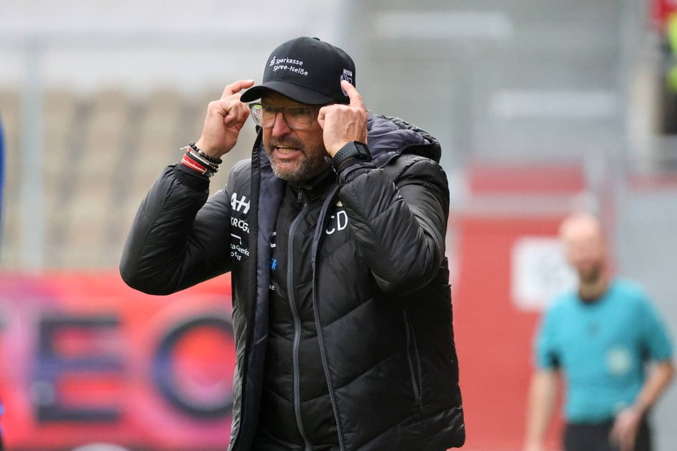 Vor dem Pokalkracher mahnt Wollitz bei seinem Team "Haltung" an.