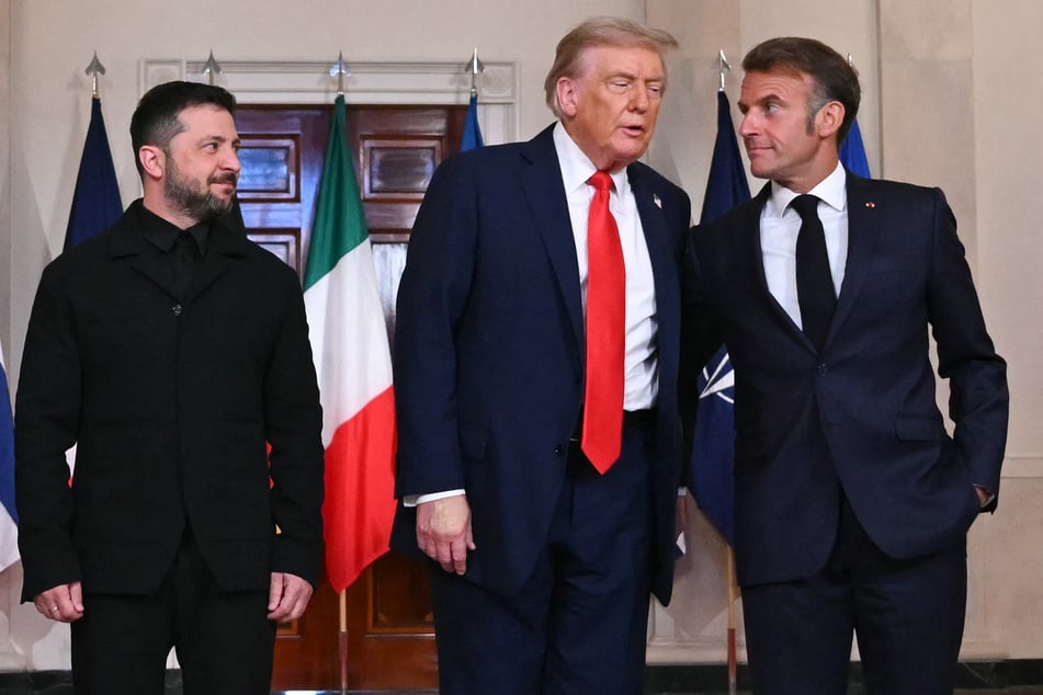 From l. to r.: Ukrainian President Volodymyr Zelensky, US President Donald Trump, and French President Emmanuel Macron stand for a family photo with European leaders in the Cross Hall of the White House on August 18, 2025.