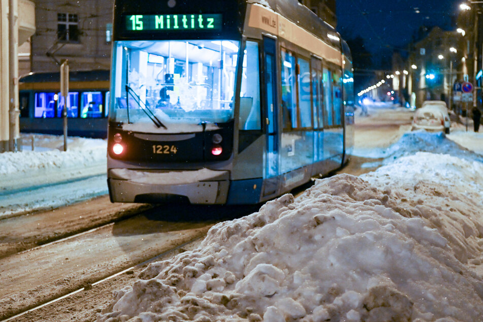 Die für Leipziger Verhältnisse großen Schneemassen der vergangenen Tage hatten zu starken Einschränkungen im öffentlichen Verkehr geführt.
