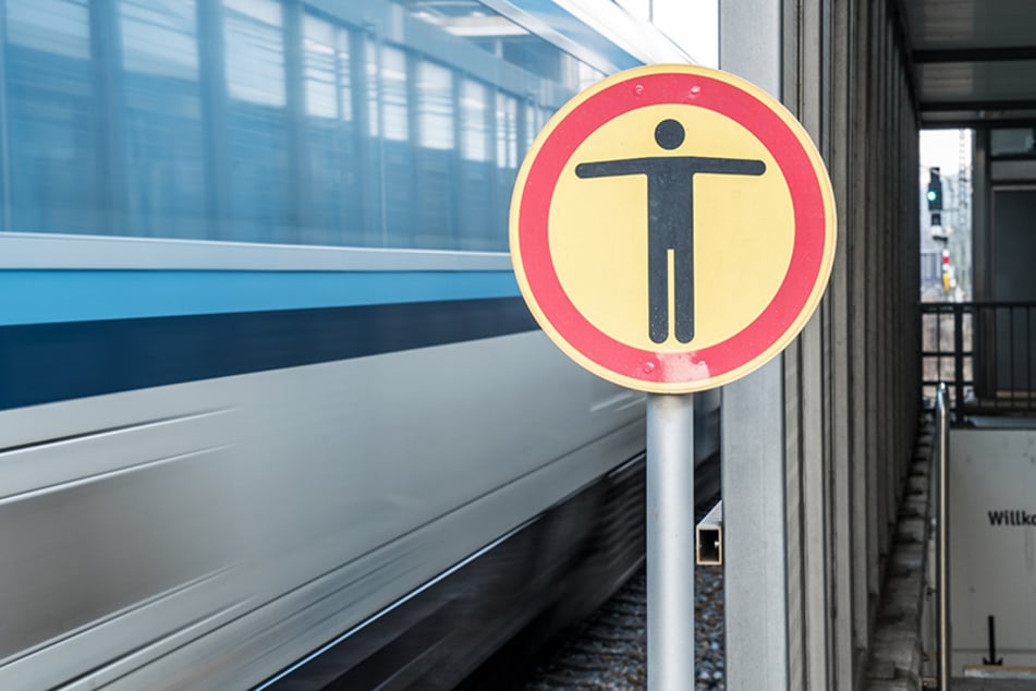 Am Erfurter Hauptbahnhof begab sich ein Mann für Pfandflaschen ins Gleis und brachte sich dabei in akute Lebensgefahr. (Symbolbild)