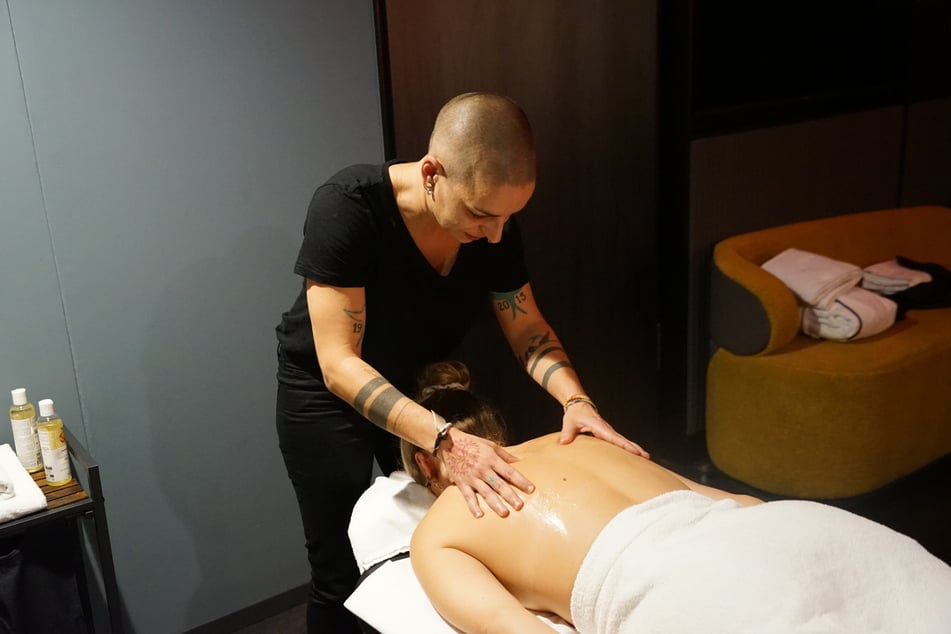 Masseurin Bella war die dritte Überraschung im Zimmer 309.