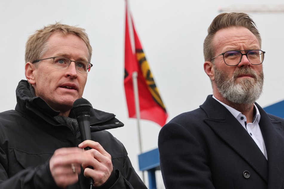 Wirtschaftsminister Claus Ruhe Madsen (52, r.) und Ministerpräsident Daniel Günther (51) hatten mehrfach einen Rückzug Windhorsts gefordert.