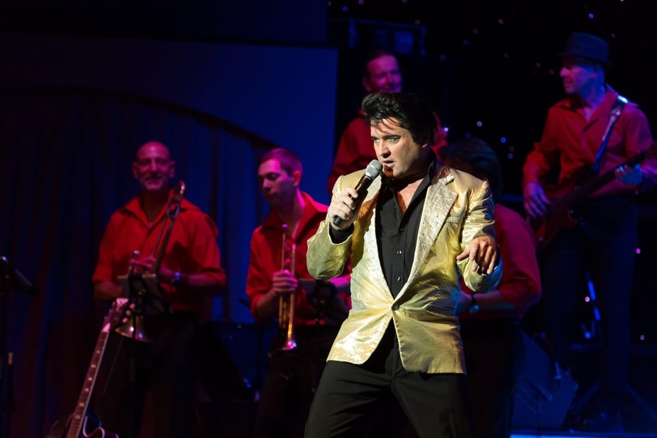 Graham Patrick Doyle tritt als Elvis Presley im St. Pauli Theater in Hamburg auf.