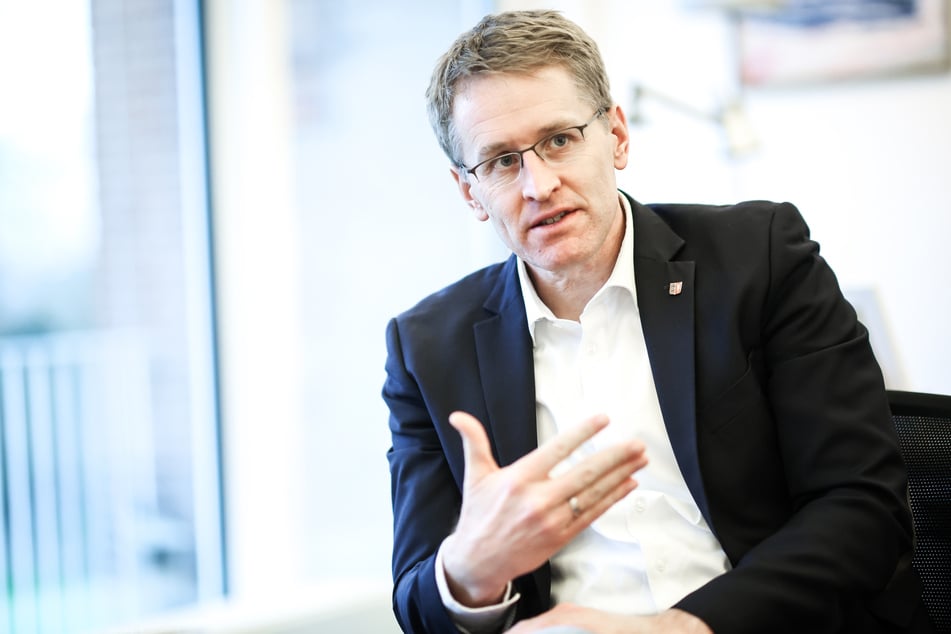 Seit 2017 ist er Ministerpräsident des Landes Schleswig-Holstein.