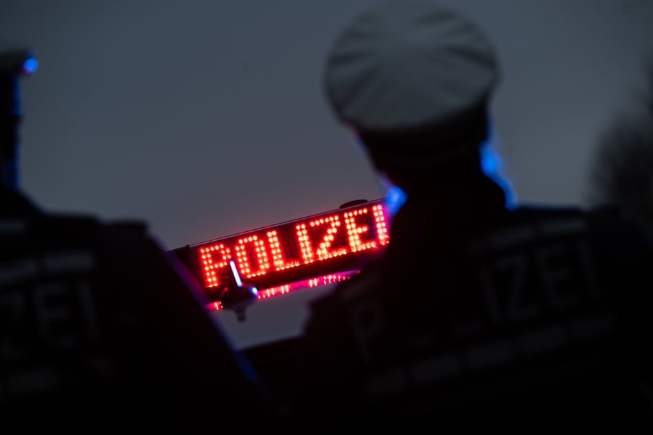 Die Dresdner Polizei sowie Staatsanwaltschaft ermitteln unter anderem wegen gemeinschaftlichem Raub und gefährlicher Körperverletzung. (Symbolbild)