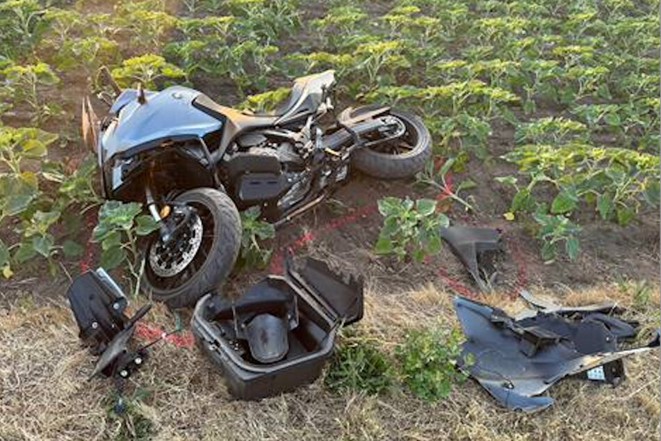 Der Honda-Fahrer (52) landete nach dem Crash in einem Graben.