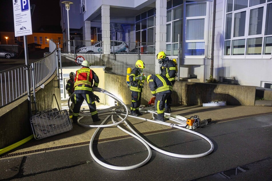An der Hauptstraße brannte es in einer Tiefgarage.