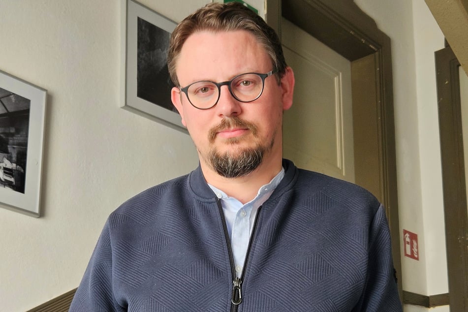 "So lange Wartezeiten auf Entscheidungen sind mehr als respektlos, ja unverschämt", sagt Christian Schäfer-Hock (41) vom Ausländerrat Dresden.