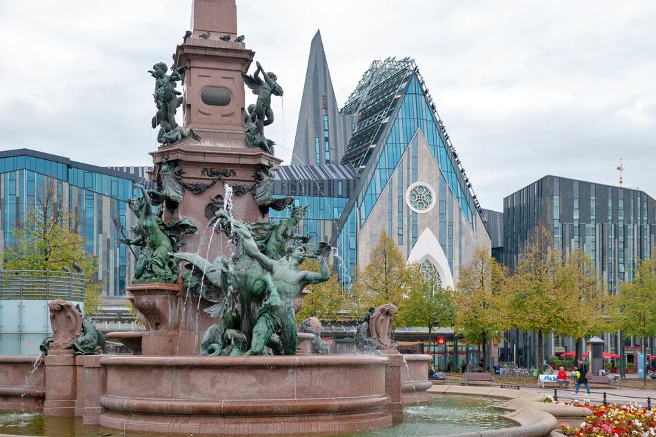 Der Mendebrunnen auf dem Augustusplatz ist die größte und prächtigste Brunnenanlage Leipzigs.