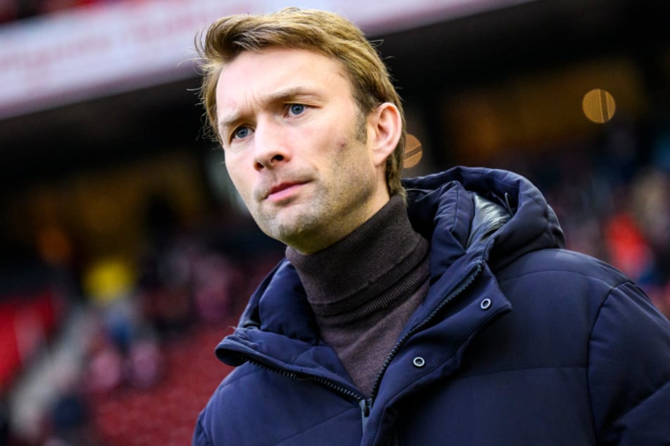 Simon Rolfes (44) hat aktuell eine Mammutaufgabe vor sich und muss für Leverkusen einen neuen Trainer finden.