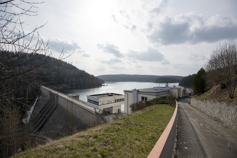 Blick auf die Staumauer und die Anlagen der Talsperre Eibenstock. (Archivfoto)