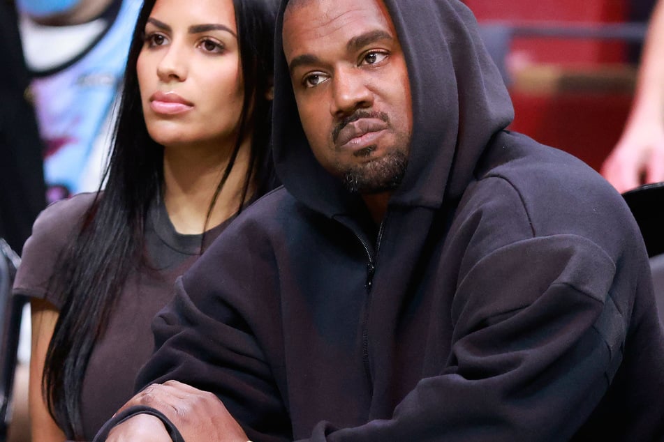 Seit Februar 2022 ist der US-Rapper Kanye West (44) mit seiner neuen Freundin Chaney Jones (24) zusammen.