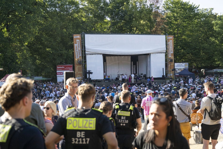 Beim queeren Parkfest in Friedrichshain wurde am Samstag unter erhöhten Sicherheitsvorkehrungen gefeiert.