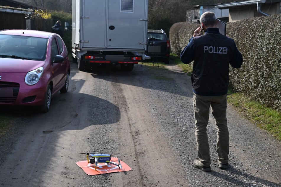 Für die weiteren Ermittlungen wurde unter anderem auch eine Polizeidrone eingesetzt.