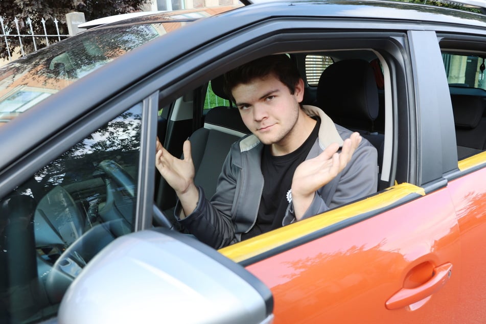 Andy Vogel (18) parkte direkt vor der Haustür. Der Student fuhr am Dienstagmorgen erstmal in die Werkstatt.