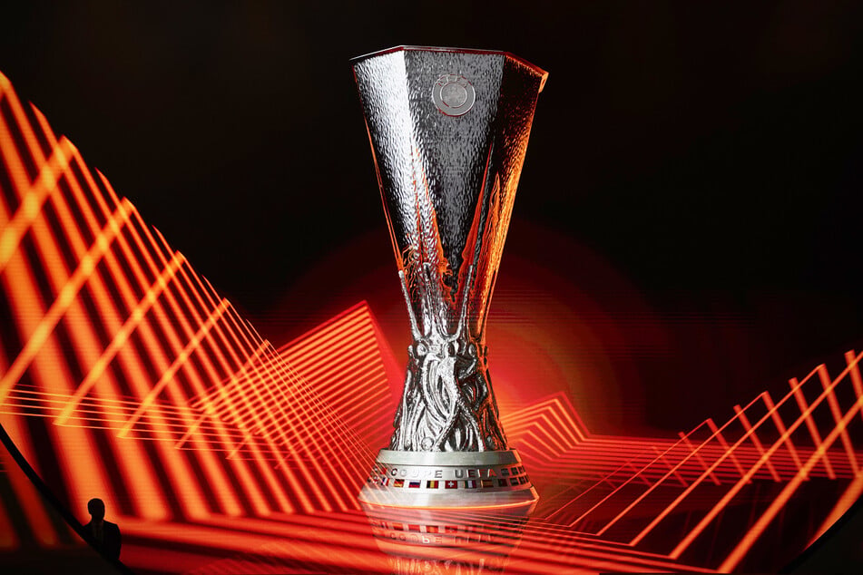 Um diesen Pokal kämpfen aktuell noch 16 europäische Teams.