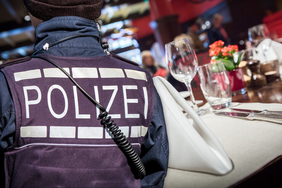 Fotomontage: Die Polizei fahndet noch immer nach den mutmaßlichen Einbrechern (Symbolfoto).