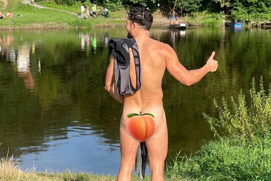 Orlando Bloom (44) went swimming in the nude in the Berounka River.