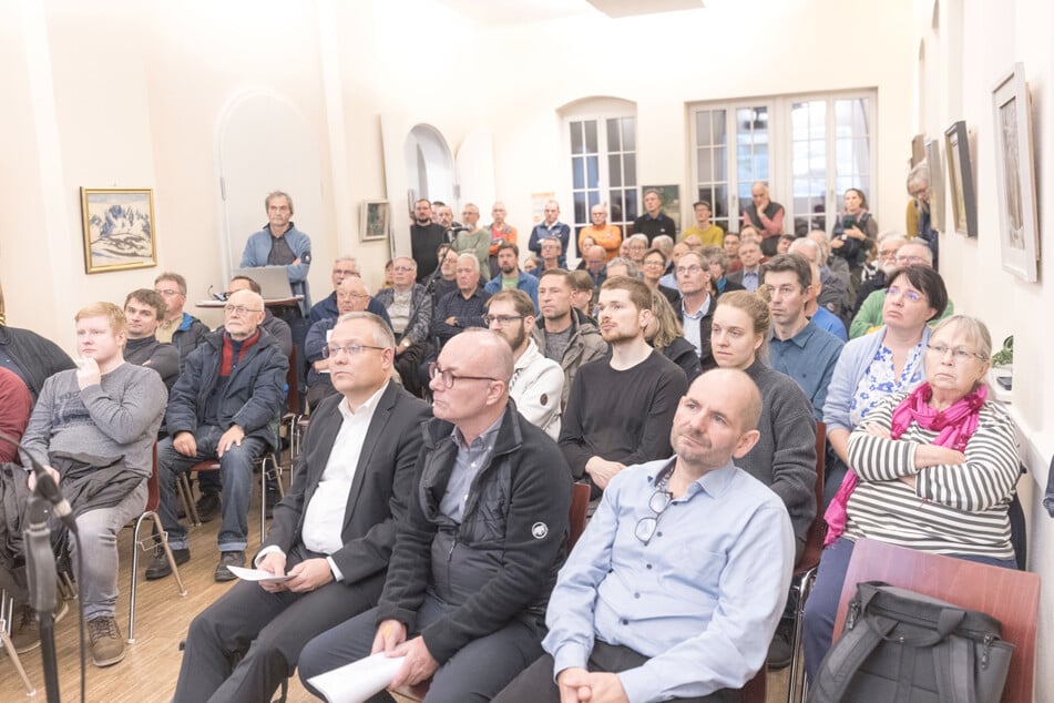 Die Waldschänke in Hellerau war am Montagabend rappelvoll.