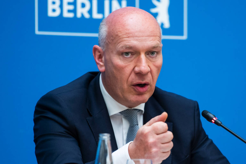 Berlins Regierender Bürgermeister Kai Wegner (50, CDU) hat am Donnerstag die Schuldenbremse und Finanzminister Christian Lindner scharf kritisiert.
