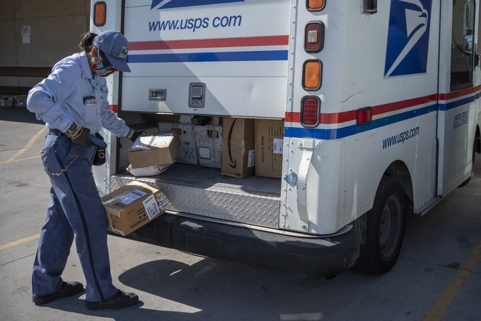 The US Postal Service has been given the green light by the Department of Justice to continue delivering mifepristone.