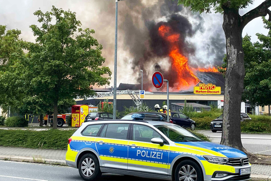 Der Netto-Supermarkt stand am Donnerstagmorgen lichterloh in Flammen.
