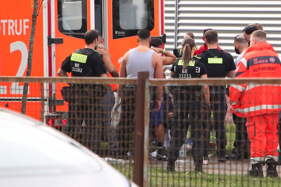 Berlin: Nicht nur im Ring fliegen die Fäuste: Streit nach Boxkampf eskaliert