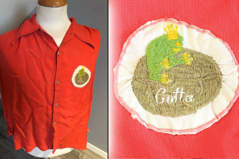 Aus britischer Fallschirmseide gestaltete Oesers Mutti in der Nachkriegszeit dieses Trikot. Es ist vermutlich das einzige der Mannschaft, das bis heute erhalten geblieben ist. Markant das Emblem auf der Brust, ein Frosch auf einem Fußball.