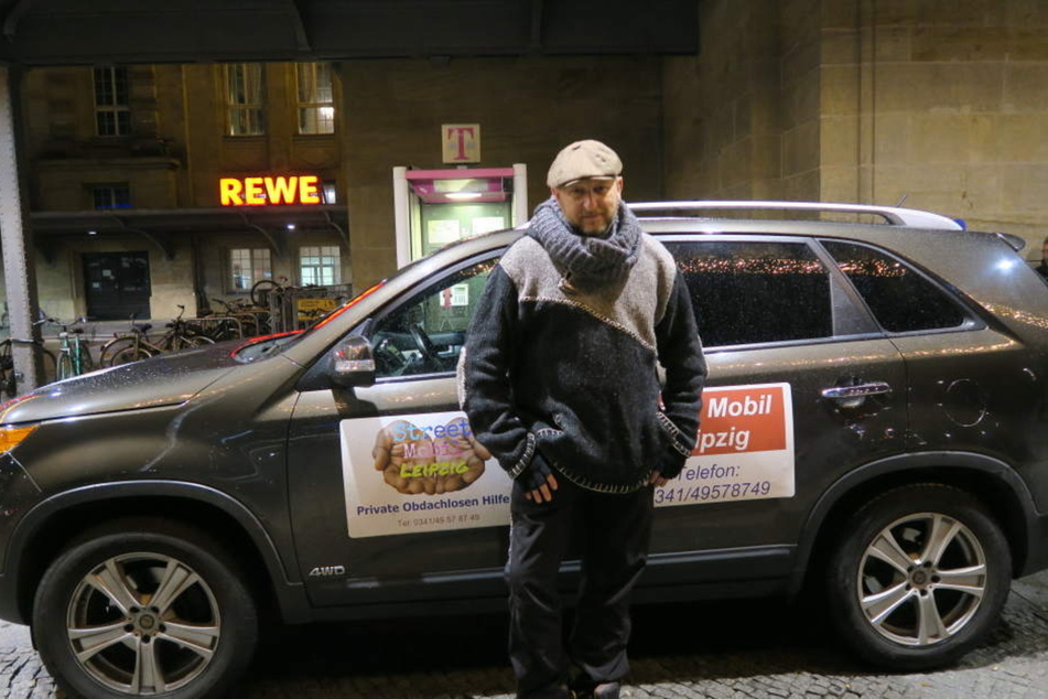 Sebastian Schauer, der vor acht Jahren den Kältebus in Leipzig gründete, äußerte sich gegenüber TAG24 zu dem Vorfall vom Samstag. Angesichts der Forderungen des CDU-Kandidaten sprach er sich für Hilfe für die Menschen am Hauptbahnhof aus.