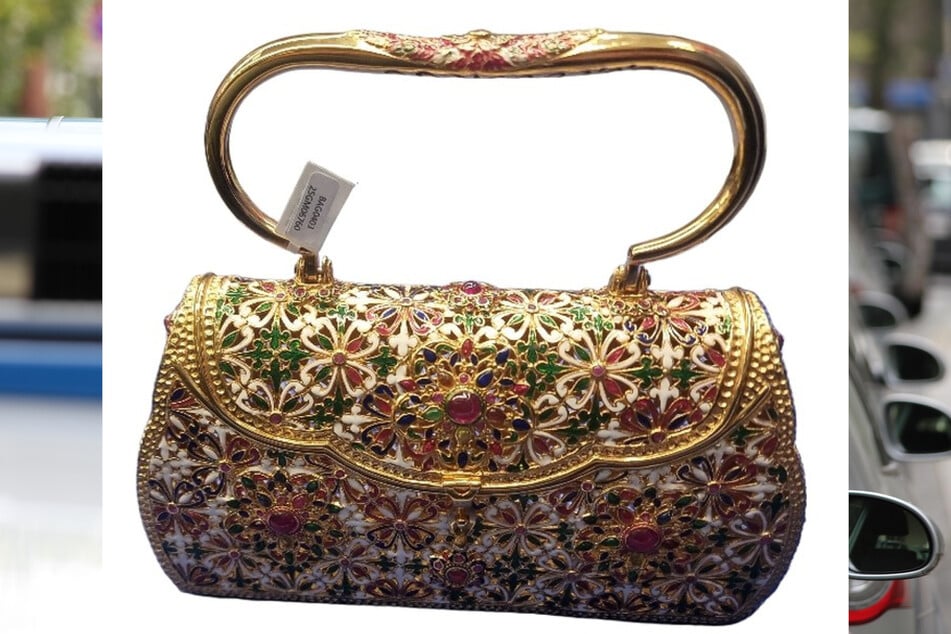 Neben dem Armreif sucht die Polizei auch nach diesem goldenen Etui.