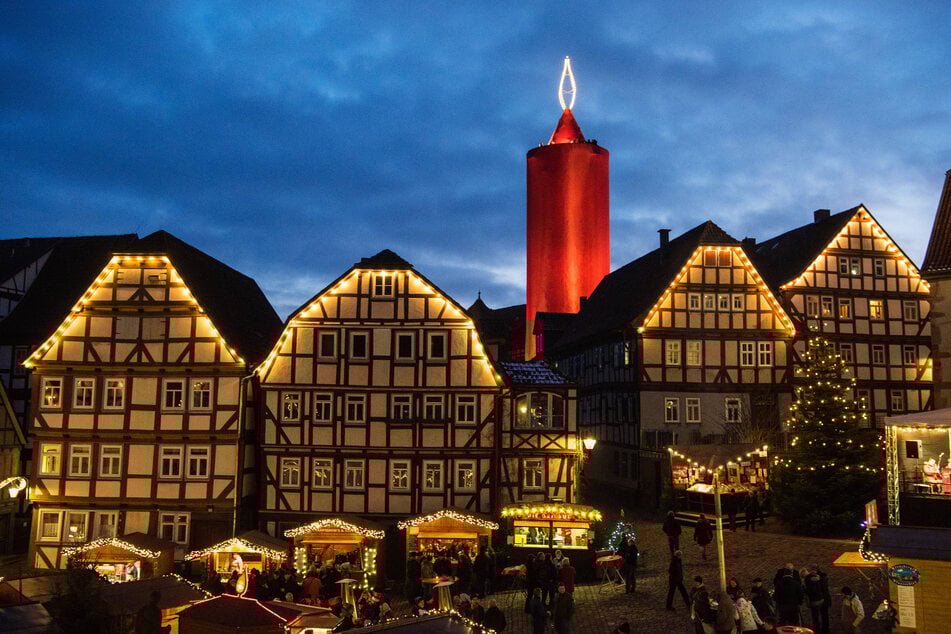 Auch in diesem Jahr erstrahlt sie im Advent wieder über den Dächern.