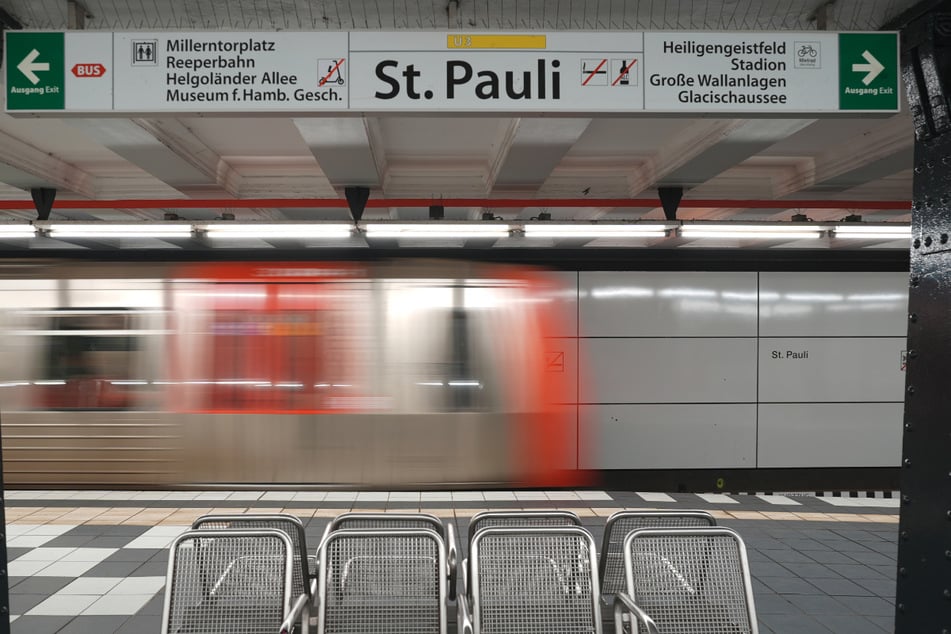 Zwischen den Stationen St. Pauli und Rathaus herrscht derzeit Stillstand.