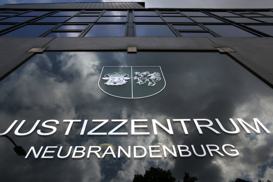 Für den Prozess am Landgericht Neubrandenburg sind vier Verhandlungstage angesetzt. (Archivbild)