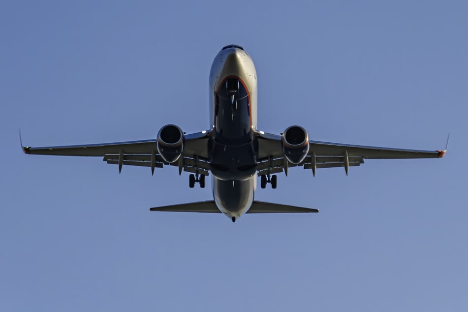 Man arrested after trying to divert Mexico-bound flight to US